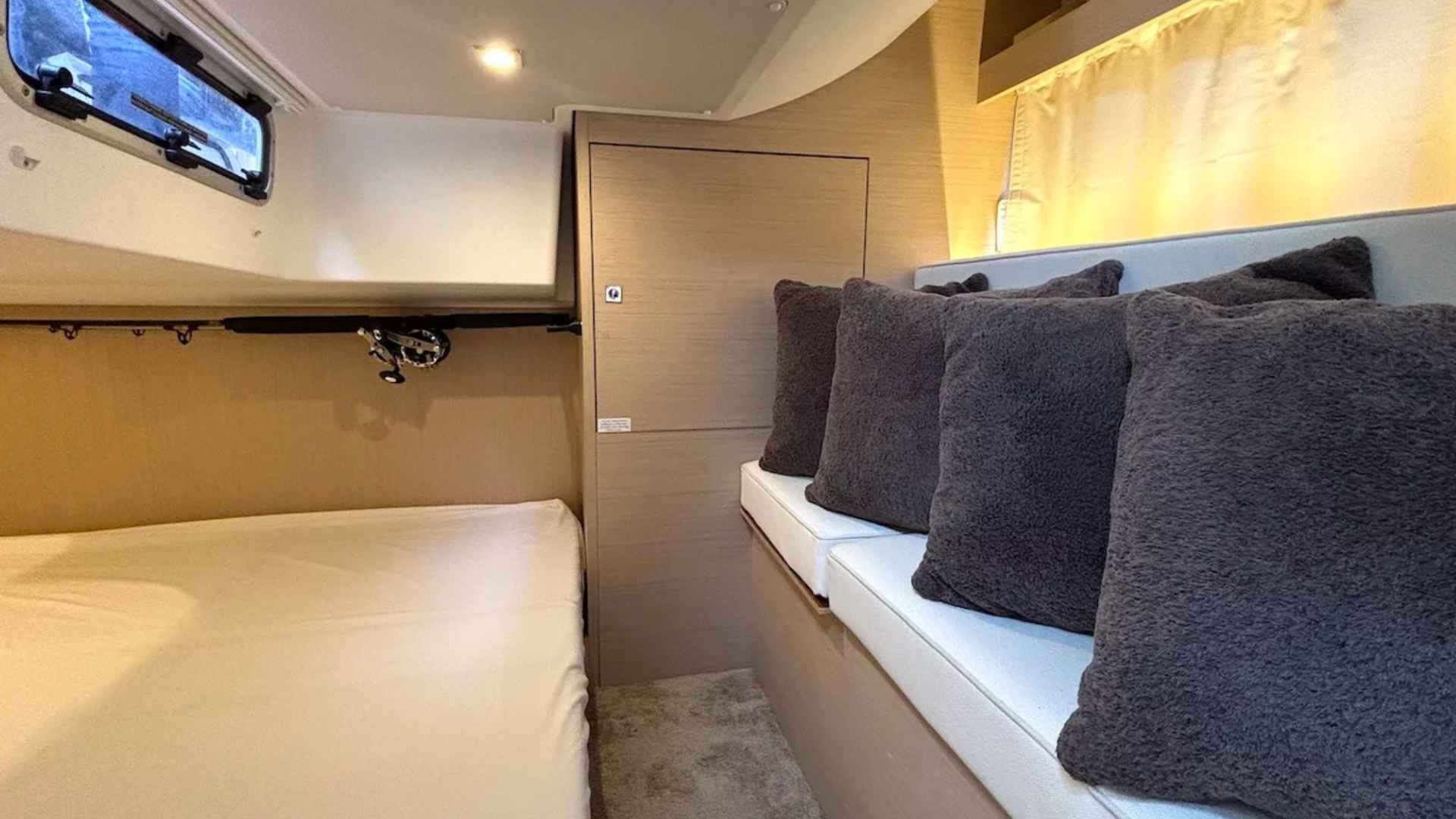 Jeanneau Leader 33 for sale 2021