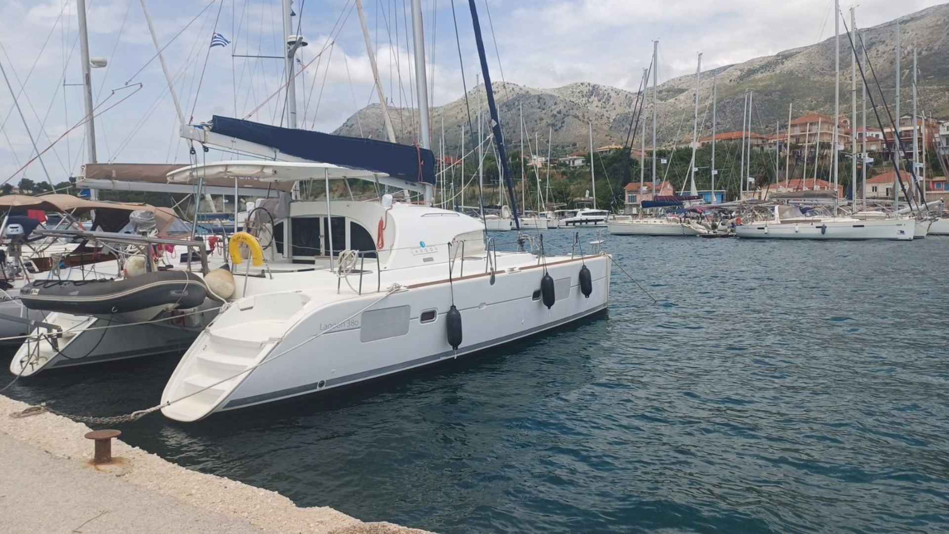 Lagoon Lagoon 380 for sale 2011 for sale in Athens