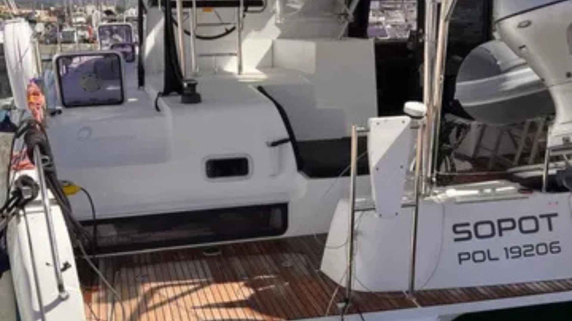 Lagoon 42